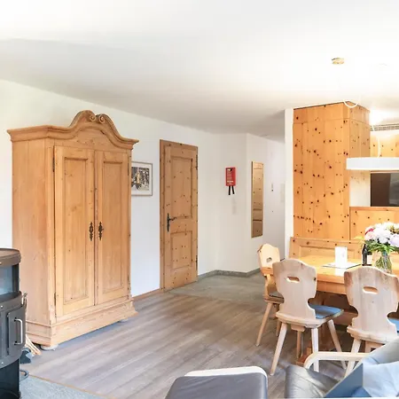 Chesa Michel Apartman *